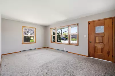 2514 S 89th St, West Allis, WI 53227 - Photo 5