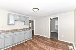 1218 N Memorial Dr, Racine, WI 53404 - Photo 9