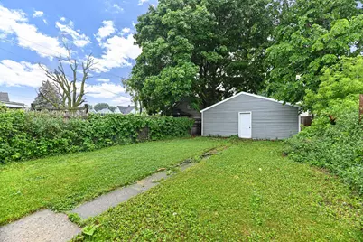 1218 N Memorial Dr, Racine, WI 53404 - Photo 29