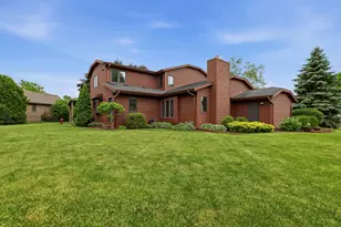 3720 Briarwood Ln, Manitowoc, WI 54220 - Photo 3