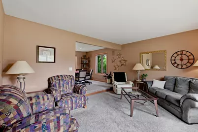 3720  Briarwood Ln, Manitowoc, WI 54220 - Photo 7