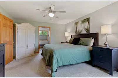 3720  Briarwood Ln, Manitowoc, WI 54220 - Photo 33