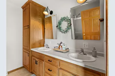 5177  Catalina Ct, Manitowoc, WI 54220 - Photo 11