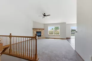 543 Camarosa Ct, Jackson, WI 53012 - Photo 7