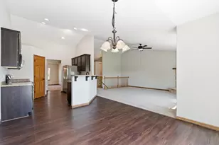543 Camarosa Ct, Jackson, WI 53012 - Photo 9