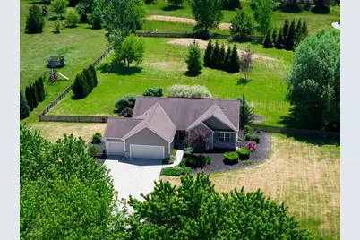 543  Camarosa Ct, Jackson, WI 53012 - Photo 1