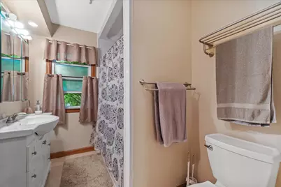 637  Oak St, South Milwaukee, WI 53172 - Photo 21