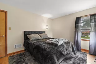 637 Oak St, South Milwaukee, WI 53172 - Photo 23