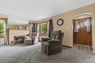 637 Oak St, South Milwaukee, WI 53172 - Photo 3