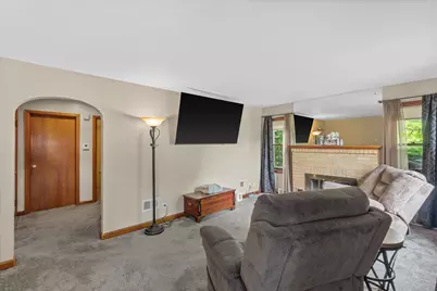 637  Oak St, South Milwaukee, WI 53172 - Photo 5