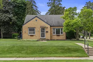 637 Oak St, South Milwaukee, WI 53172 - Photo 1