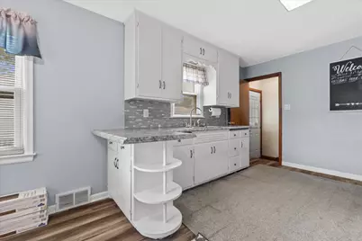 637  Oak St, South Milwaukee, WI 53172 - Photo 7