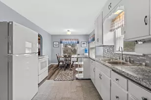 637 Oak St, South Milwaukee, WI 53172 - Photo 9