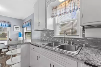 637  Oak St, South Milwaukee, WI 53172 - Photo 11