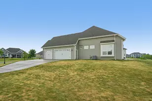 N66W15859 Winnebago Trl, Menomonee Falls, WI 53051 - Photo 37