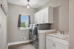 N66W15859 Winnebago Trl, Menomonee Falls, WI 53051 - Photo 23