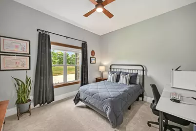11511 N Oakview Ct, Mequon, WI 53092 - Photo 23