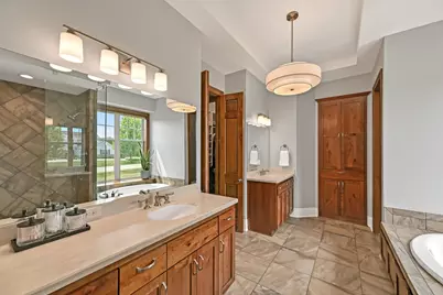 11511 N Oakview Ct, Mequon, WI 53092 - Photo 21