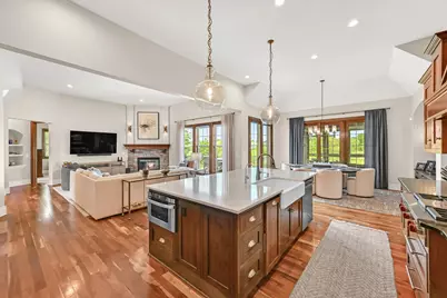 11511 N Oakview Ct, Mequon, WI 53092 - Photo 9