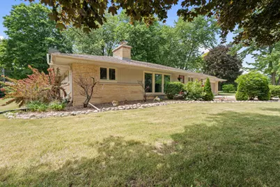 N76W14321  Lari Lou Dr, Menomonee Falls, WI 53051 - Photo 5