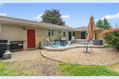 N76W14321  Lari Lou Dr, Menomonee Falls, WI 53051 - Photo 9