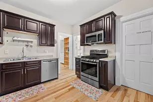 3331 N Bartlett Ave, Milwaukee, WI 53211 - Photo 13