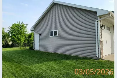 802  Sundial Ln, Neenah, WI 54956 - Photo 3