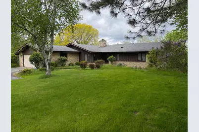 5550 W Parkview Dr, Mequon, WI 53092 - Photo 1