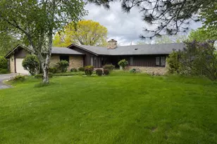 5550 W Parkview Dr, Mequon, WI 53092 - Photo 1