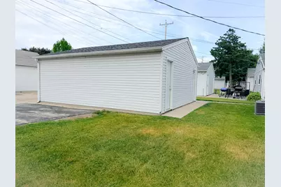 2130 W Howard Ave, Milwaukee, WI 53221 - Photo 7