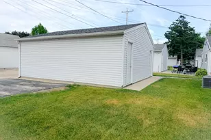 2130 W Howard Ave, Milwaukee, WI 53221 - Photo 7