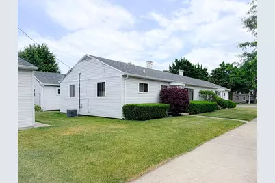 2130 W Howard Ave, Milwaukee, WI 53221 - Photo 5