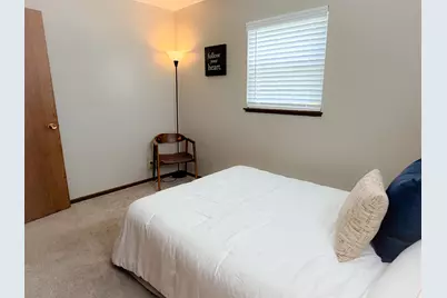 2130 W Howard Ave, Milwaukee, WI 53221 - Photo 13