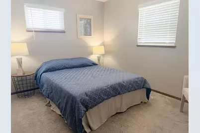 2130 W Howard Ave, Milwaukee, WI 53221 - Photo 17