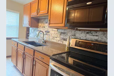 2130 W Howard Ave, Milwaukee, WI 53221 - Photo 21