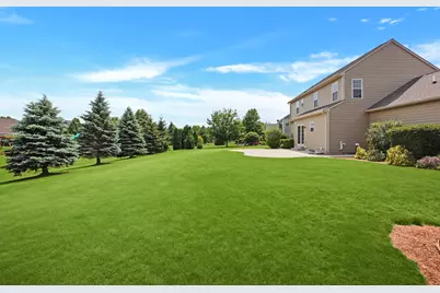 W348N5840  Snapdragon Ct, Oconomowoc, WI 53066 - Photo 5