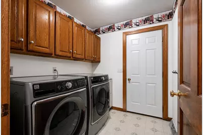 6429 N Sunny Point Rd, Glendale, WI 53217 - Photo 7