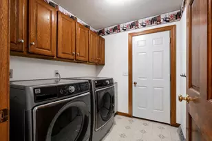 6429 N Sunny Point Rd, Glendale, WI 53217 - Photo 7