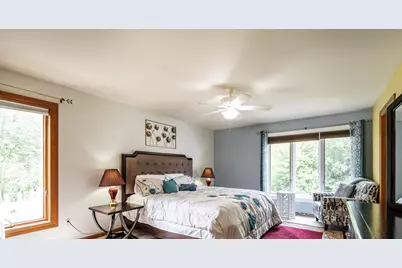 6429 N Sunny Point Rd, Glendale, WI 53217 - Photo 13
