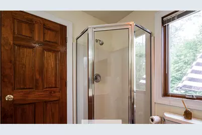 6429 N Sunny Point Rd, Glendale, WI 53217 - Photo 15