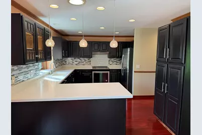 6429 N Sunny Point Rd, Glendale, WI 53217 - Photo 9