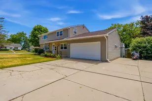 907 High St, West Bend, WI 53090 - Photo 3