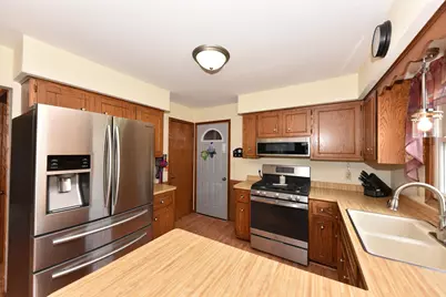 W165N10648  Wagon Trl, Germantown, WI 53022 - Photo 5