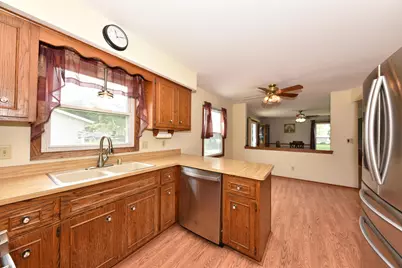 W165N10648  Wagon Trl, Germantown, WI 53022 - Photo 7