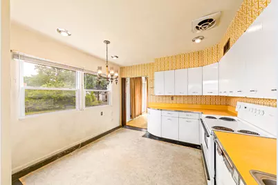 1756 S 72nd St, West Allis, WI 53214 - Photo 13