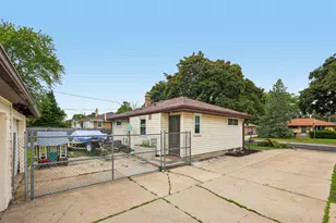 8801 W Lawn Ave, Milwaukee, WI 53225 - Photo 25