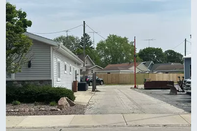 3009  Forest Ave, Two Rivers, WI 54241 - Photo 9