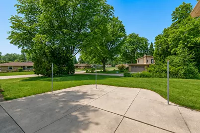 6901 N Crestwood Dr, Glendale, WI 53209 - Photo 15