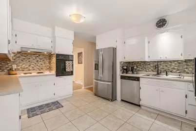 6901 N Crestwood Dr, Glendale, WI 53209 - Photo 5