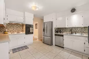 6901 N Crestwood Dr, Glendale, WI 53209 - Photo 5